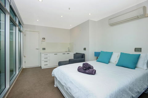 Glenelg Skyline Penthouse - Hotel WA 12