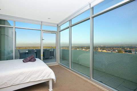 Glenelg Skyline Penthouse - Hotel WA 13