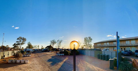 Opal Inn Hotel, Motel, Caravan Park - Hotel WA 42