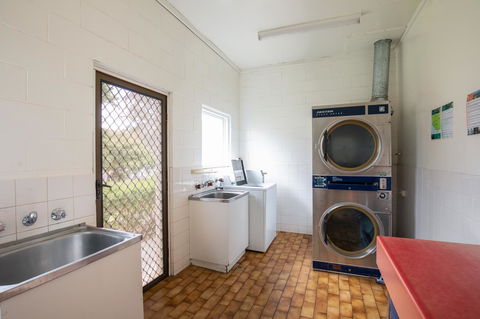 Blue Lake Holiday Park - Hotel WA 11
