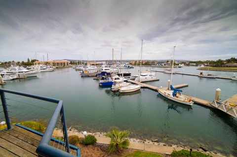 Marina Reflections - Hotel WA 9