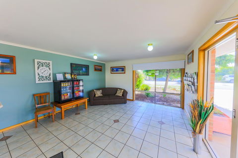 Country Roads Motor Inn Naracoorte - Hotel WA 37