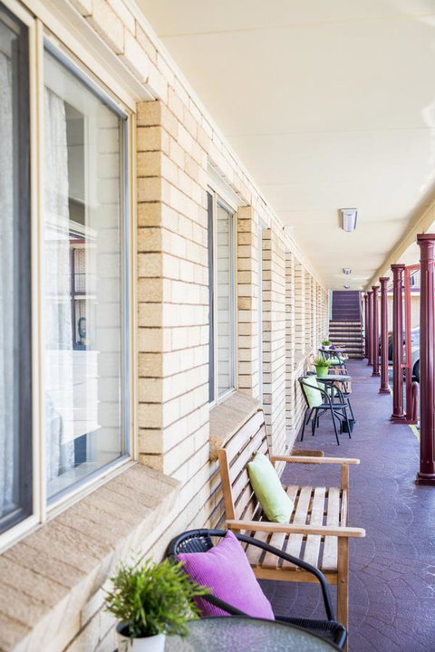 Lilac City Motor Inn & Steakhouse - Hotel WA 13