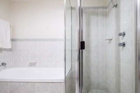 Executive 3 Bedroom Apartment + Internet + Parking - Hotel WA 39
