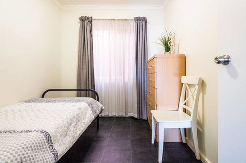 Executive 3 Bedroom Apartment + Internet + Parking - Hotel WA 15