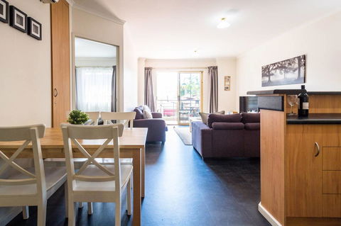 Executive 3 Bedroom Apartment + Internet + Parking - Hotel WA 21