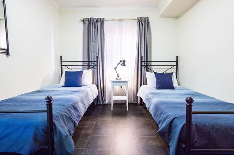 Executive 3 Bedroom Apartment + Internet + Parking - Hotel WA 8