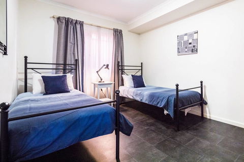 Executive 3 Bedroom Apartment + Internet + Parking - Hotel WA 16