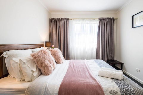 Executive 3 Bedroom Apartment + Internet + Parking - Hotel WA 4