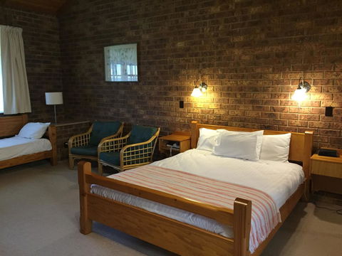 Coonawarra Place Motor Inn - Hotel WA 8