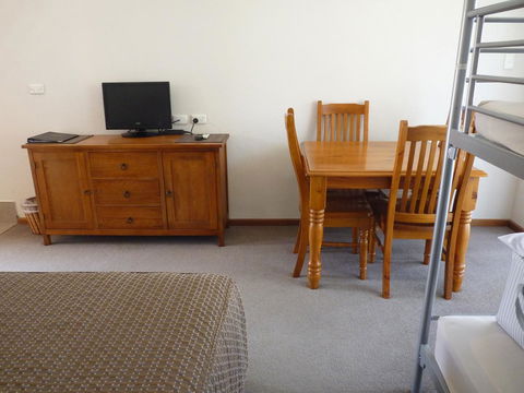 Coonawarra Motor Lodge - Hotel WA 12