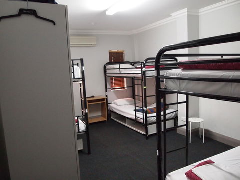 The Emperors Crown Hostel - Hotel WA 4