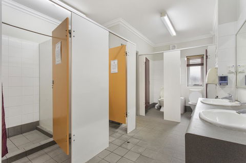 The Emperors Crown Hostel - Hotel WA 25