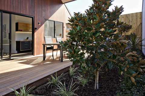 Margaret River Bungalow-1-street - Pet Friendly - Hotel WA 5