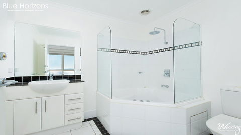 Blue Horizons, Unit 808, 41-45 Shoal Bay Road - Hotel WA 14