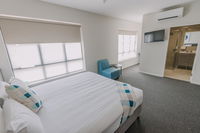 Book Hamilton Accommodation Vacations Hotel WA Hotel WA