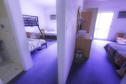 Rest Easy Motel - Hotel WA 1