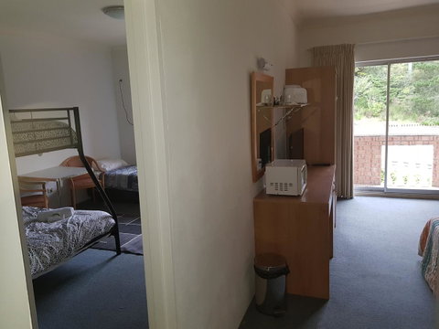Rest Easy Motel - Hotel WA 35