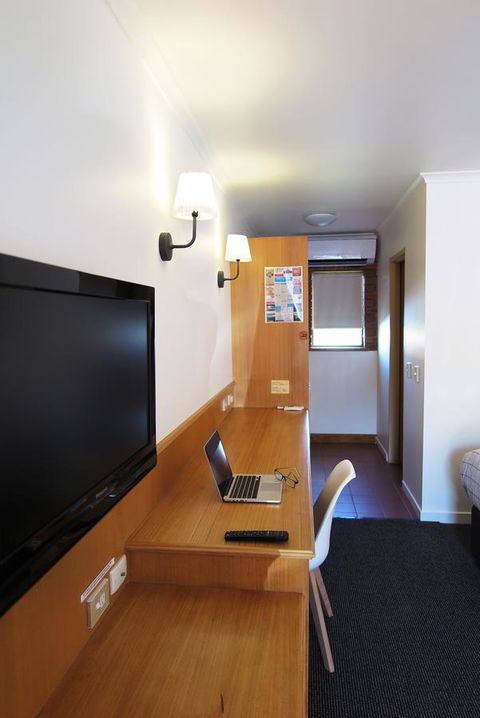 Summerhill Motor Inn - Hotel WA 11