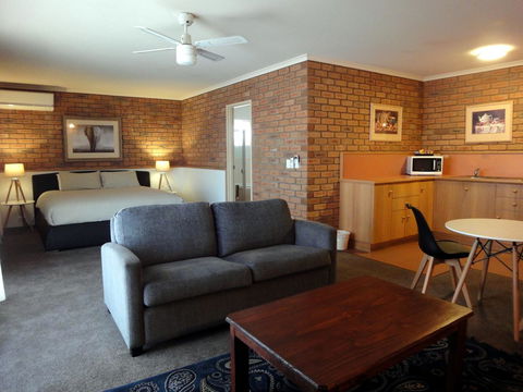 Summerhill Motor Inn - Hotel WA 35