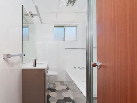 Victoria Parade, Kiah, Unit 10, 53 - Hotel WA 11