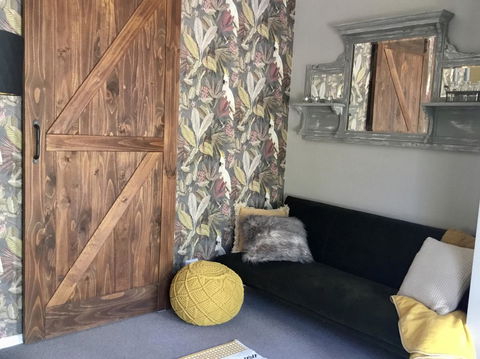 Chanticleer Gardens Barn Cottage With A Pool - Hotel WA 7