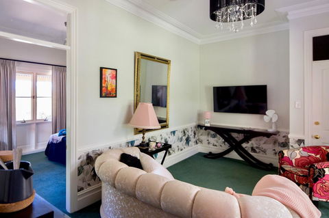 Chanticleer Gardens Barn Cottage With A Pool - Hotel WA 44