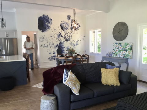 Chanticleer Gardens Barn Cottage With A Pool - Hotel WA 13