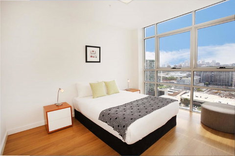 Gadigal Groove - Modern And Bright 3BR Executive Apartment In Zetland With Views - Hotel WA 5