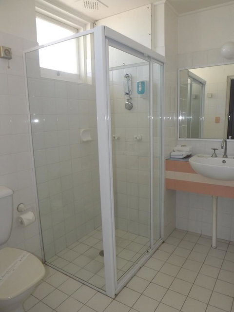 Golden Sands Motor Inn - Hotel WA 27