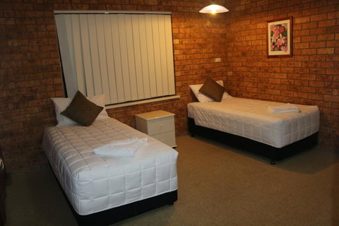 Golden Sands Motor Inn - Hotel WA 5