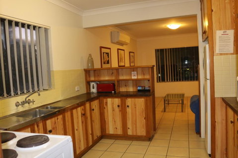 Golden Sands Motor Inn - Hotel WA 7