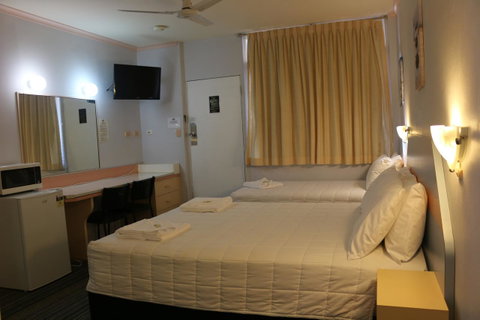 Golden Sands Motor Inn - Hotel WA 25