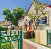Bright 3-bedroom apartment - Central Armidale - Hotel WA