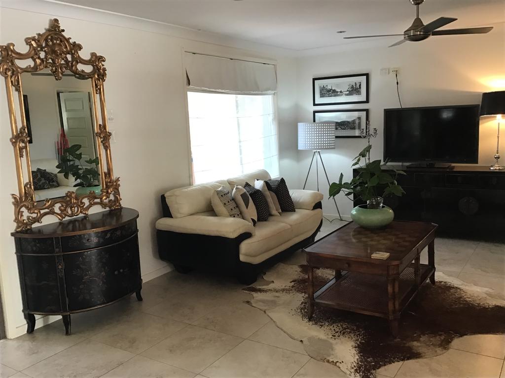 Palmwoods QLD Hotel WA