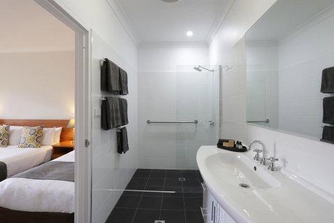 Cadman Motor Inn And Apartments - Hotel WA 3