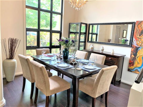 Campbelltown Most Sought After Park Central Home - Hotel WA 2