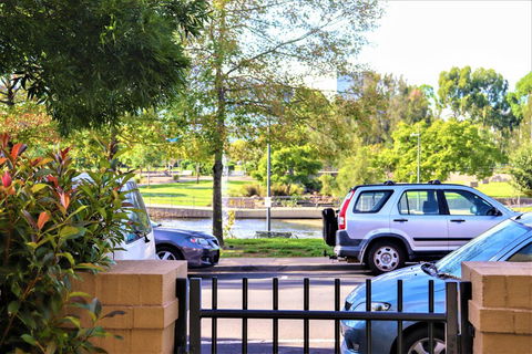 Campbelltown Most Sought After Park Central Home - Hotel WA 1