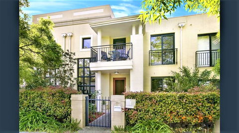 Campbelltown Most Sought After Park Central Home - Hotel WA 0