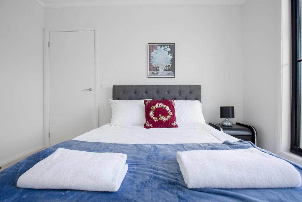 Narre Warren South VIC Hotel WA