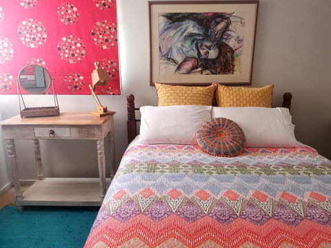 Colourful Creative Artist House Glen Waverley - Hotel WA 2