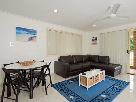 Comfortable Lowset Family Home Only Minutes From The Water! Tarooki St, Bellara - Hotel WA 2
