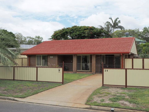 Comfortable Lowset Family Home Only Minutes From The Water! Tarooki St, Bellara - Hotel WA 0