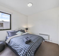 Comfy 2BR Suite Near Flemington Races FREE Parking