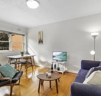 Comfy one-bedroom unit between city and airport - Hotel WA