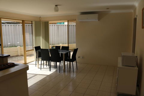 Cozy Stay @ Purser Cove Near University, Hospital & Transport - Hotel WA 2