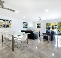 Diamond Beach 3 Bedroom Poolside Apartment - Hotel WA