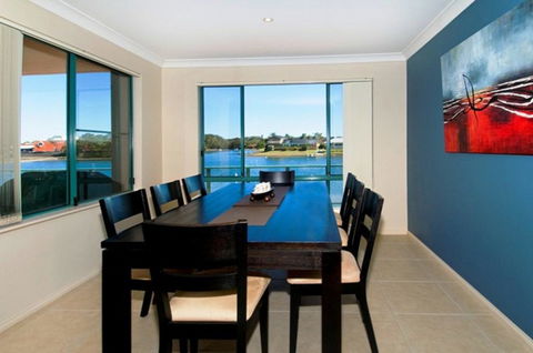 Dolphins 2 7 Commodore Crescent - Hotel WA 3