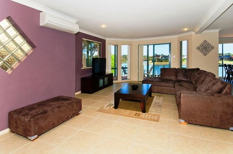 Dolphins 2 7 Commodore Crescent - Hotel WA 2