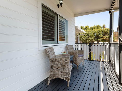 Escape To The Cottage 68 Tomaree Rd Pet Friendly And Boat Parking And WIFI - Hotel WA 2